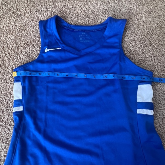 Nike Women’s Athletic Sleeveless Top Medium - Picture 6 of 9